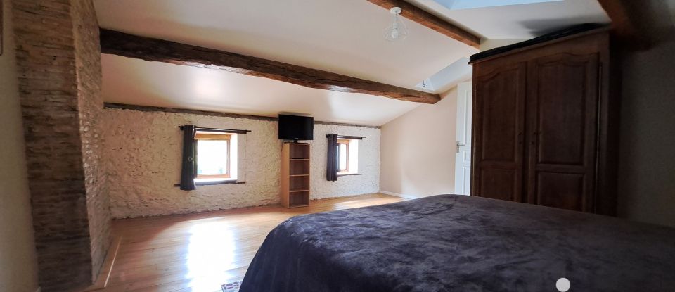 Traditional house 6 rooms of 152 m² in Le Fouilloux (17270)