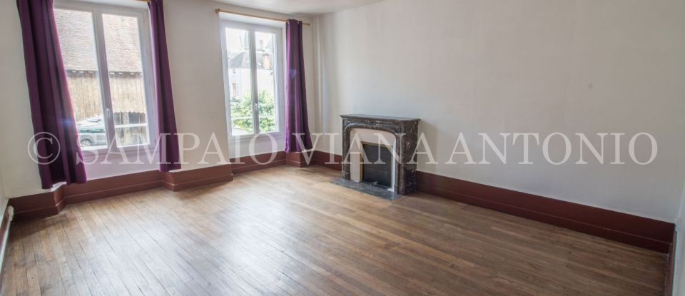 House 9 rooms of 230 m² in Puiseaux (45390)