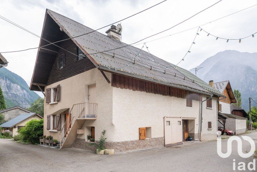 Maison de village 5 pièces de 133 m² à Le Bourg-d'Oisans (38520)