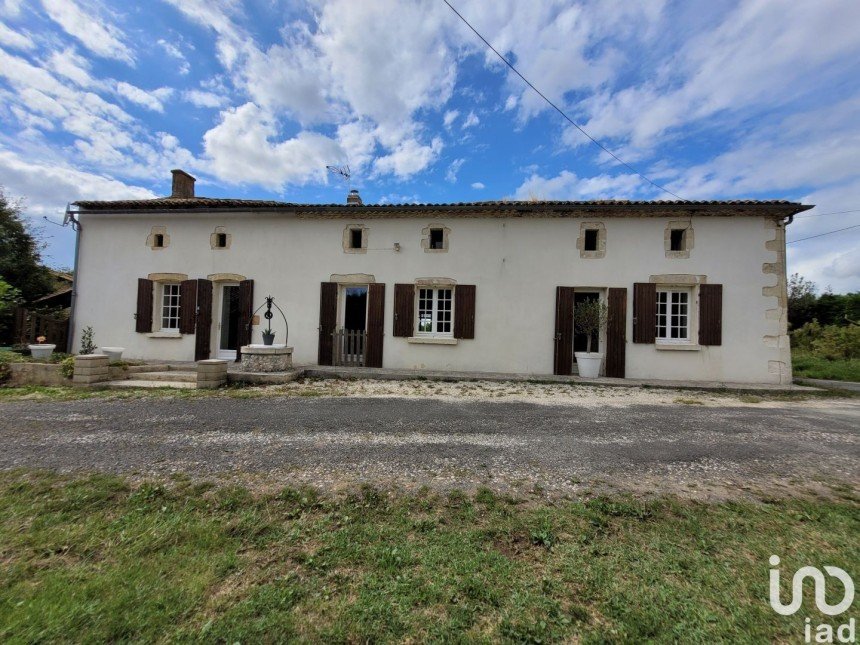 Maison 8 pièces de 236 m² à Saint-Bonnet-sur-Gironde (17150)