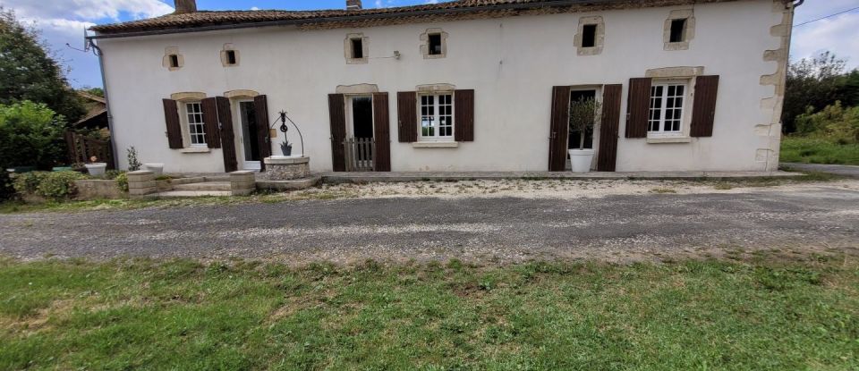 Maison 8 pièces de 236 m² à Saint-Bonnet-sur-Gironde (17150)