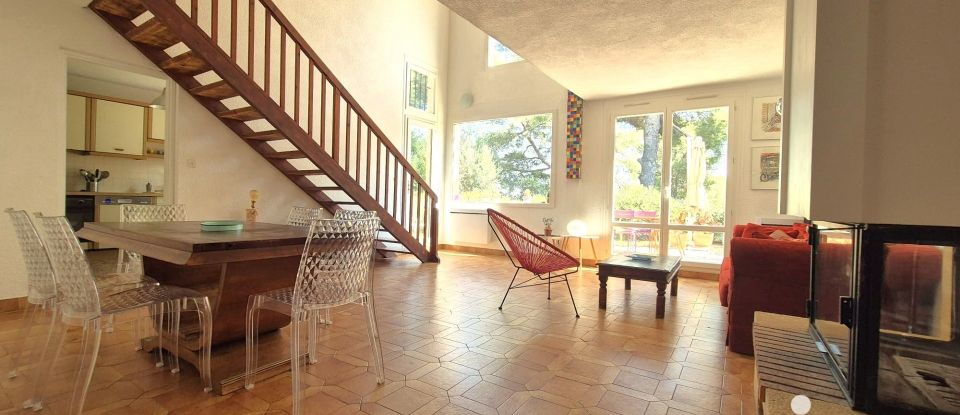 House 5 rooms of 102 m² in Saint-Laurent-du-Var (06700)