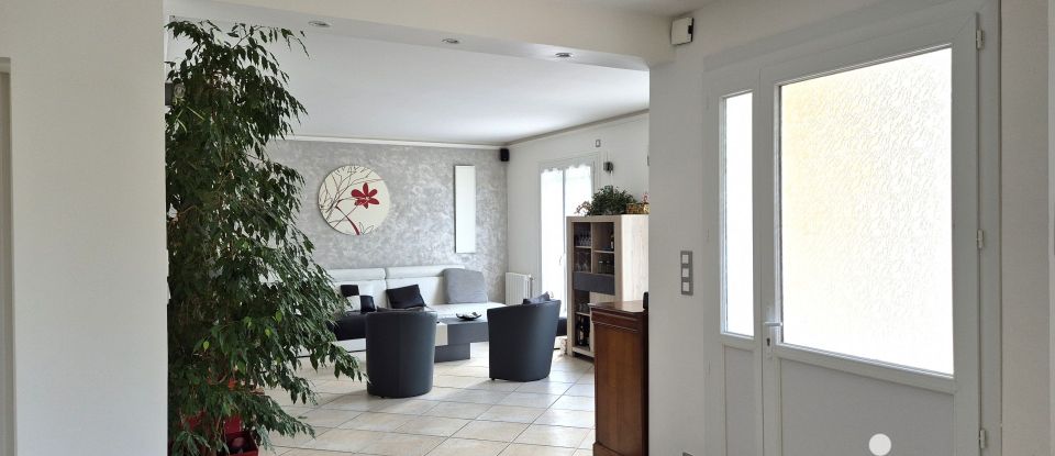 House 6 rooms of 145 m² in Ozouer-le-Voulgis (77390)