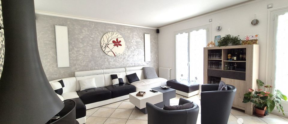 House 6 rooms of 145 m² in Ozouer-le-Voulgis (77390)