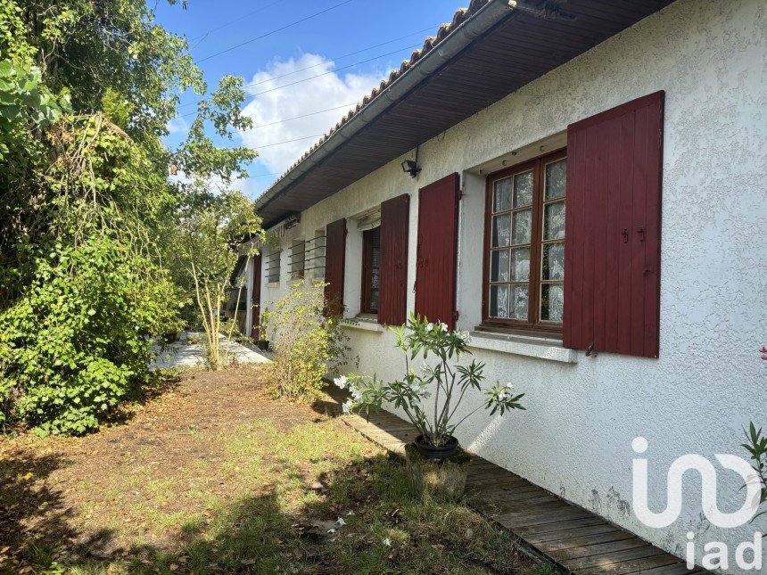 Traditional house 5 rooms of 118 m² in Léognan (33850)