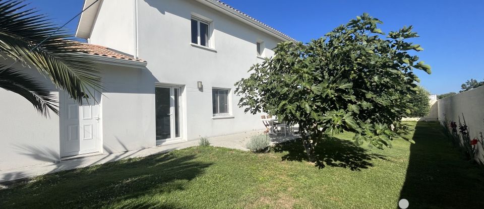 Traditional house 7 rooms of 130 m² in Ambarès-et-Lagrave (33440)