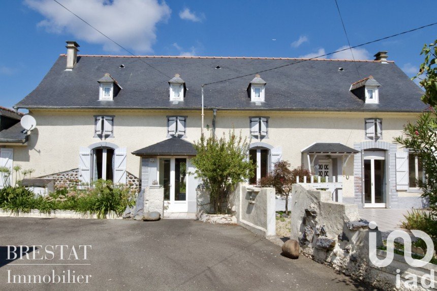 Maison traditionnelle 8 pièces de 152 m² à Tarbes (65000)