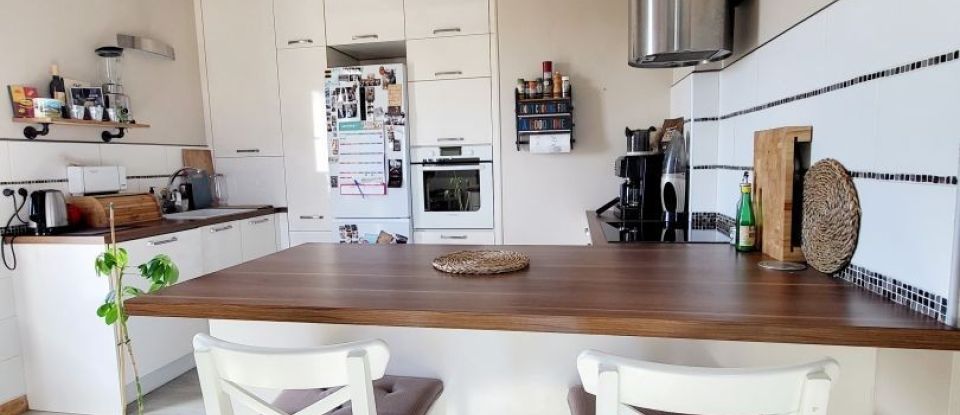 Apartment 3 rooms of 88 m² in Marseille (13015)