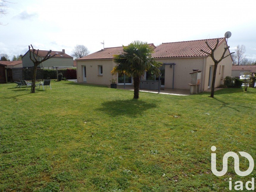 House 6 rooms of 136 m² in Beaurepaire (85500)