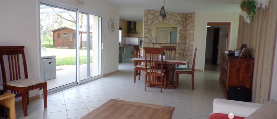 House 6 rooms of 136 m² in Beaurepaire (85500)