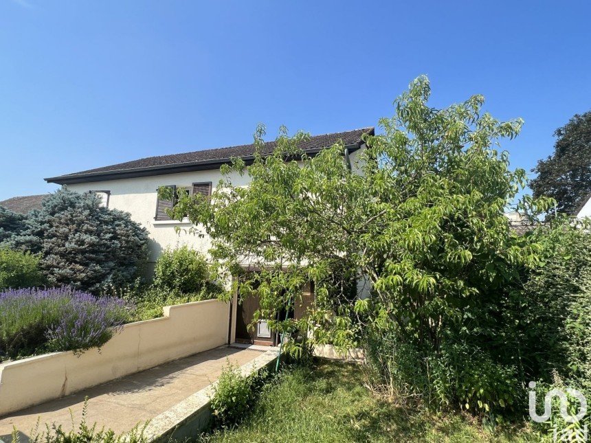 Maison 5 pièces de 90 m² à Villeneuve-sur-Yonne (89500)