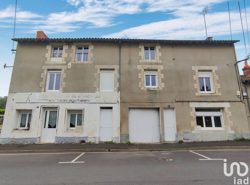 Maison 14 pièces de 350 m² à Montmorillon (86500)