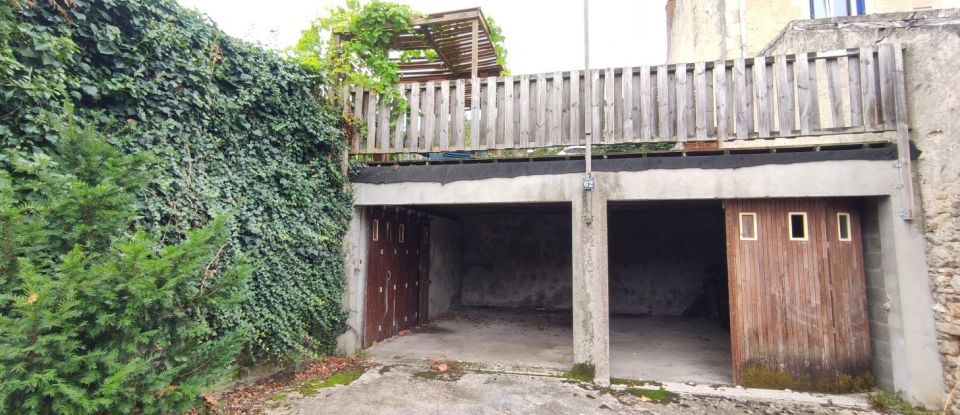 Maison 14 pièces de 350 m² à Montmorillon (86500)