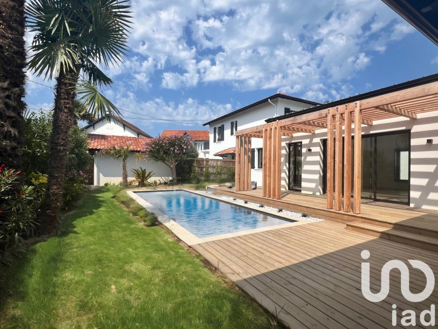 Maison 7 pièces de 250 m² à Anglet (64600)