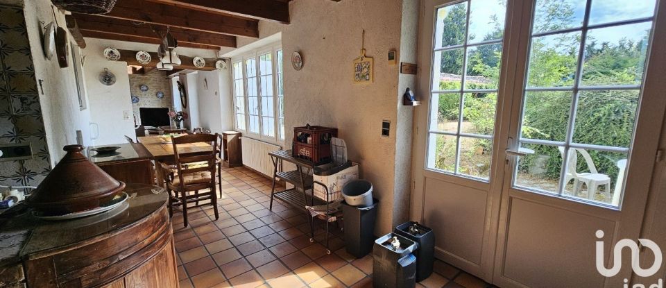 House 10 rooms of 222 m² in Virson (17290)