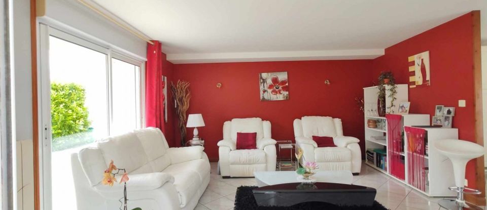 House 5 rooms of 100 m² in Marsais (17700)