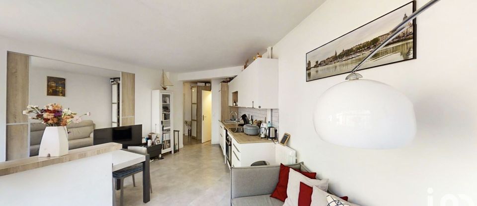 Appartement 3 pièces de 62 m² à Paris (75014)