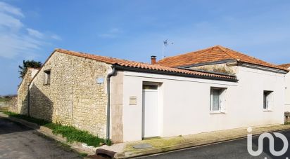 Traditional house 4 rooms of 146 m² in Saint-Just-Luzac (17320)