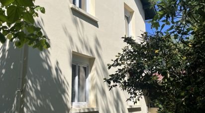 Maison traditionnelle 7 pièces de 141 m² à Séméac (65600)