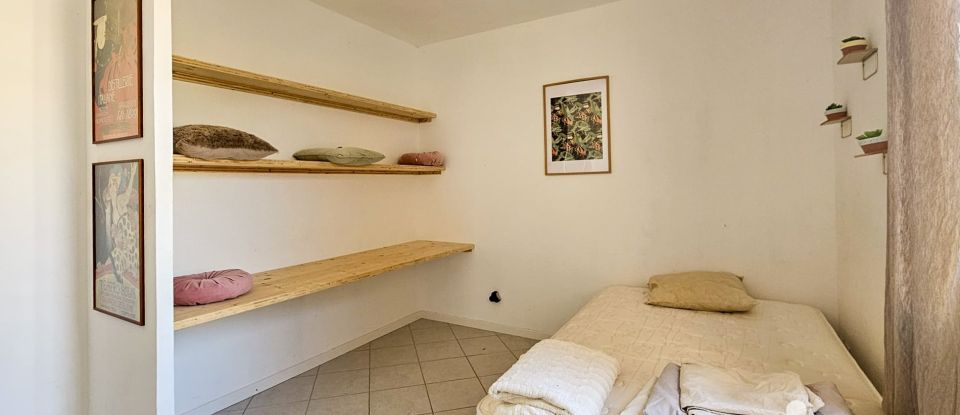 Traditional house 4 rooms of 107 m² in Simiane-la-Rotonde (04150)