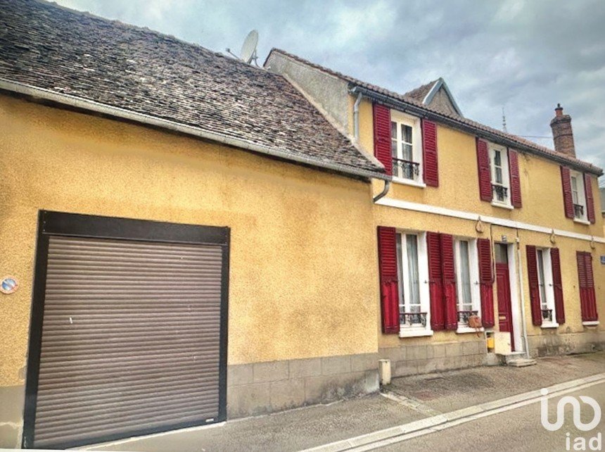 House 6 rooms of 100 m² in Villeneuve-sur-Yonne (89500)