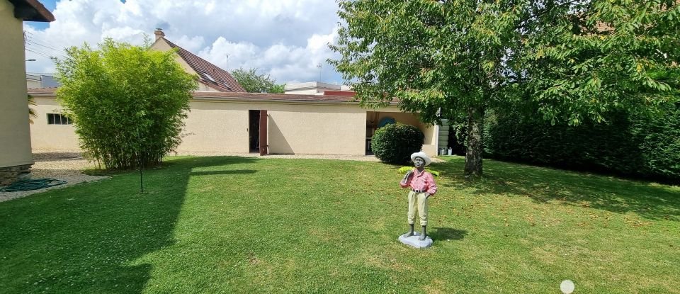 House 7 rooms of 120 m² in Ozoir-la-Ferrière (77330)