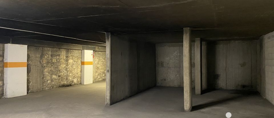 Parking of 30 m² in Paris (75010)