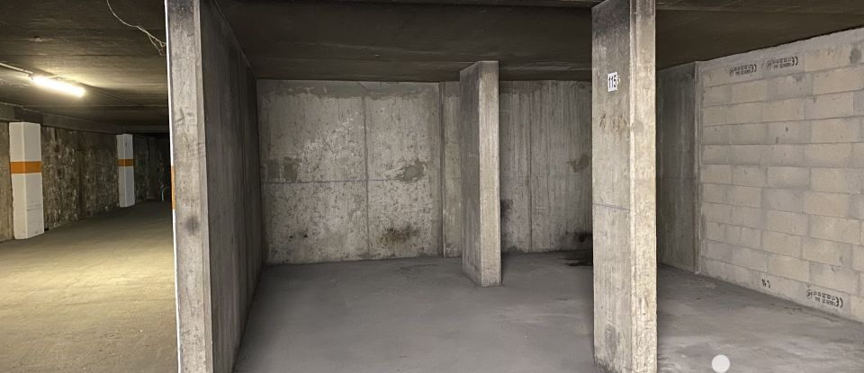 Parking/garage/box de 30 m² à Paris (75010)