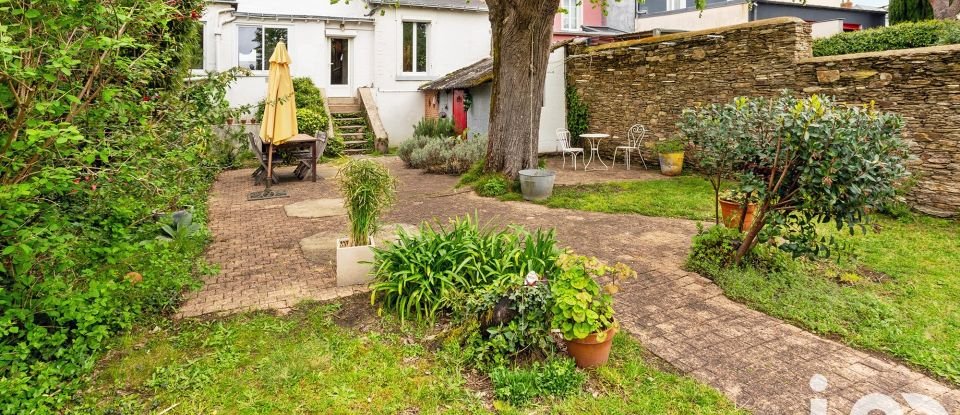 Traditional house 7 rooms of 145 m² in Rezé (44400)