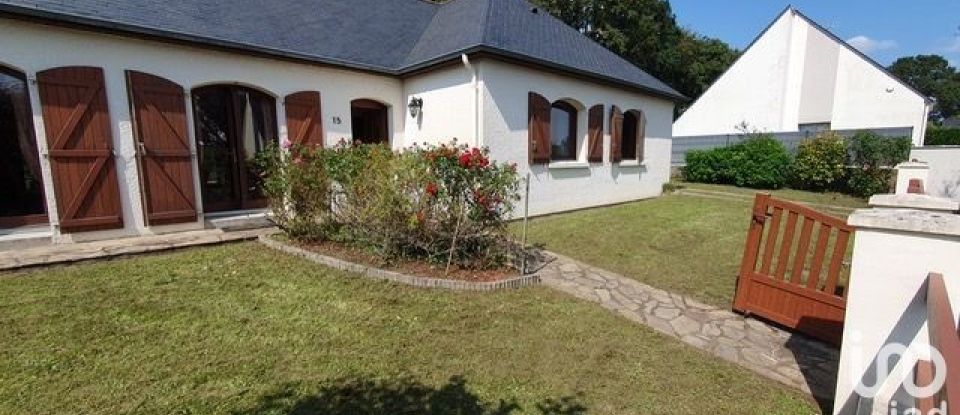 House 4 rooms of 109 m² in Sautron (44880)