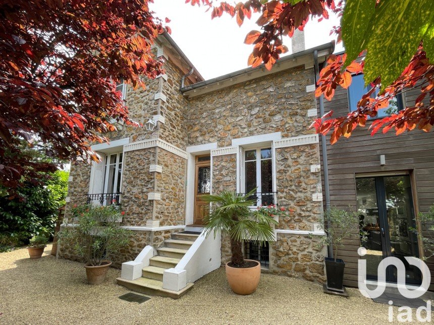 House 8 rooms of 160 m² in Sucy-en-Brie (94370)