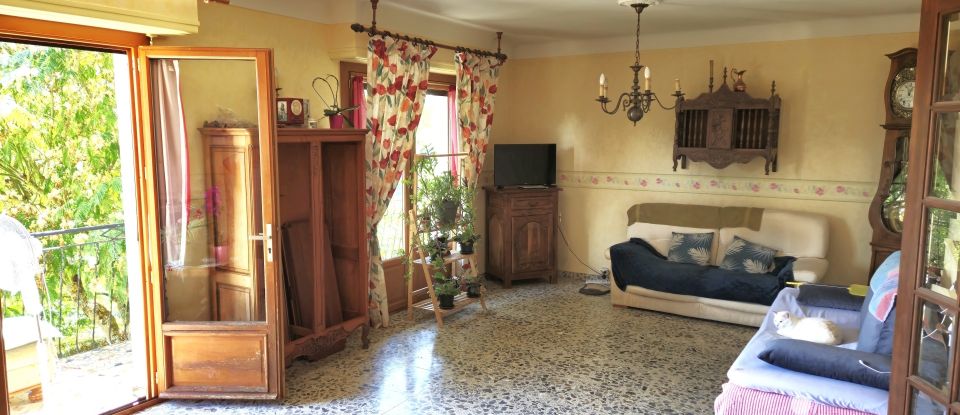 Traditional house 5 rooms of 120 m² in Mourenx (64150)