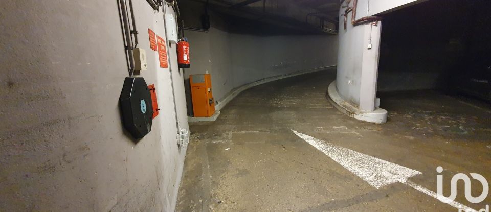 Parking of 13 m² in Paris (75018)