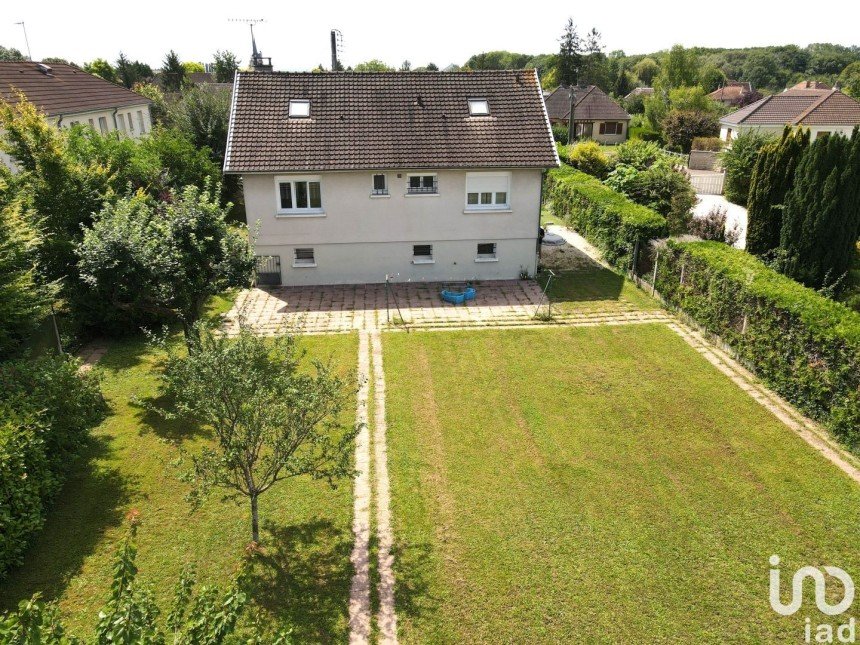 House 5 rooms of 100 m² in Pont-Sainte-Marie (10150)