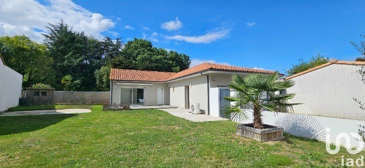 Maison 5 pièces de 121 m² à Basse-Goulaine (44115)