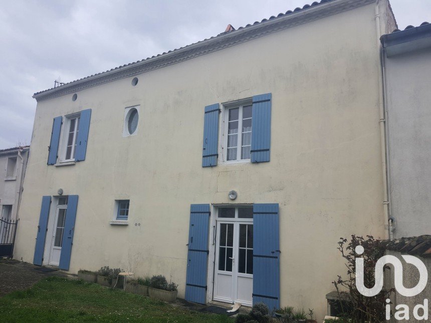 Maison 6 pièces de 149 m² à Loulay (17330)