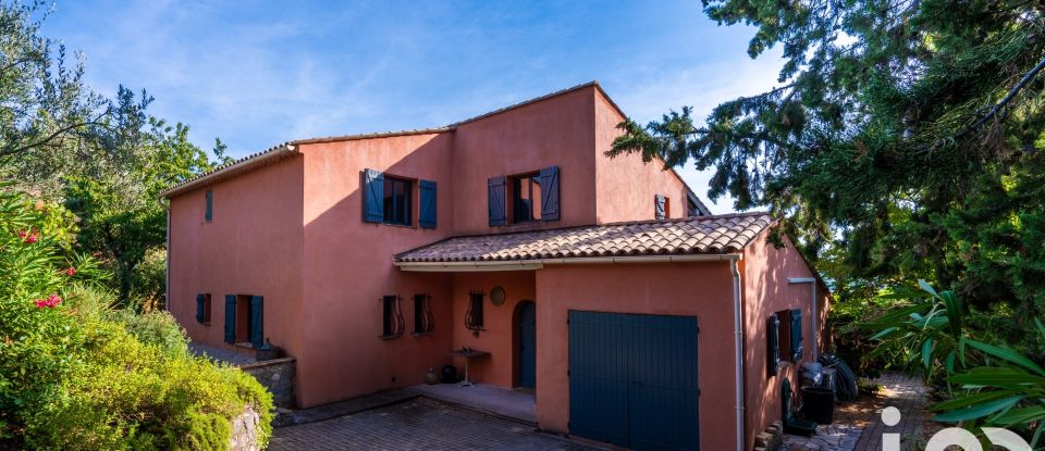 Maison traditionnelle 6 pièces de 200 m² à Fayence (83440)