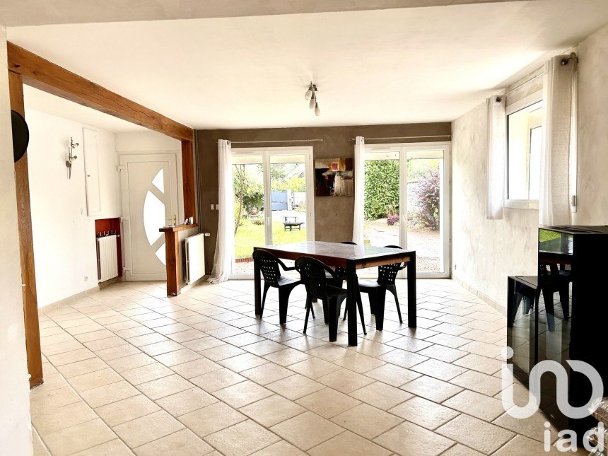 Maison 8 pièces de 174 m² à Girolles (45120)