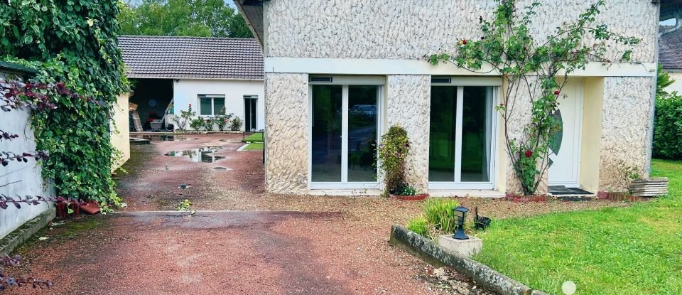 Maison 8 pièces de 174 m² à Girolles (45120)