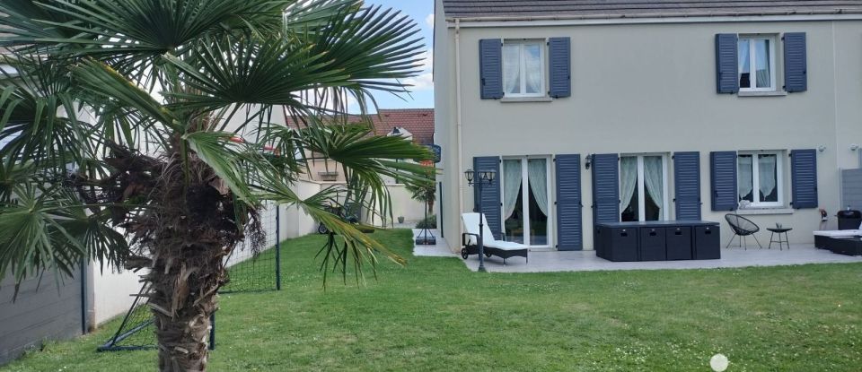 House 6 rooms of 115 m² in Boissy-sous-Saint-Yon (91790)