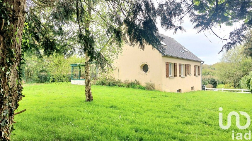 House 5 rooms of 130 m² in Sortosville-en-Beaumont (50270)