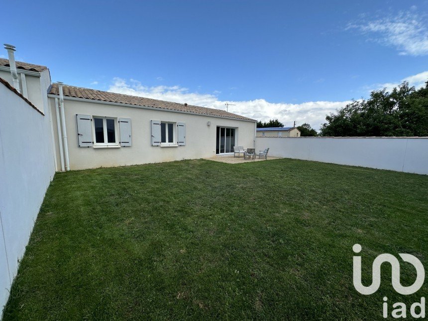 House 4 rooms of 86 m² in Yves (17340)