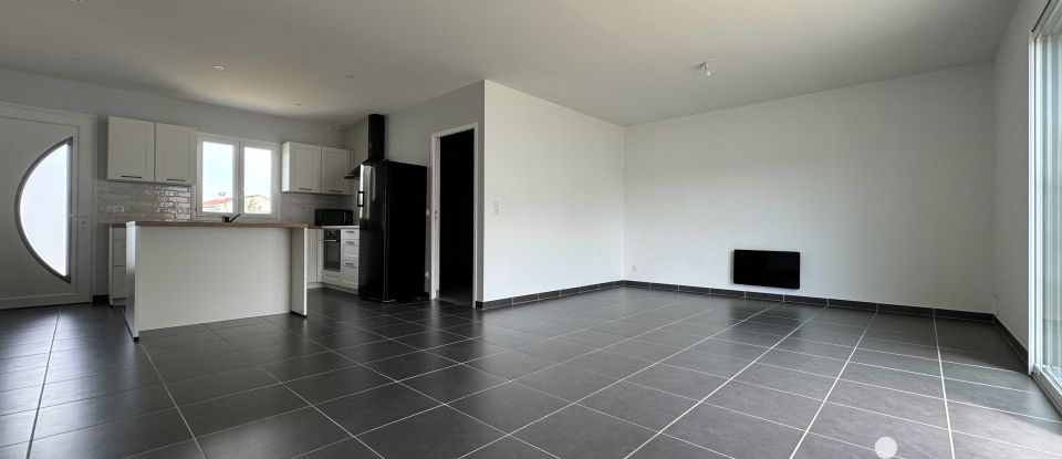 House 4 rooms of 86 m² in Yves (17340)