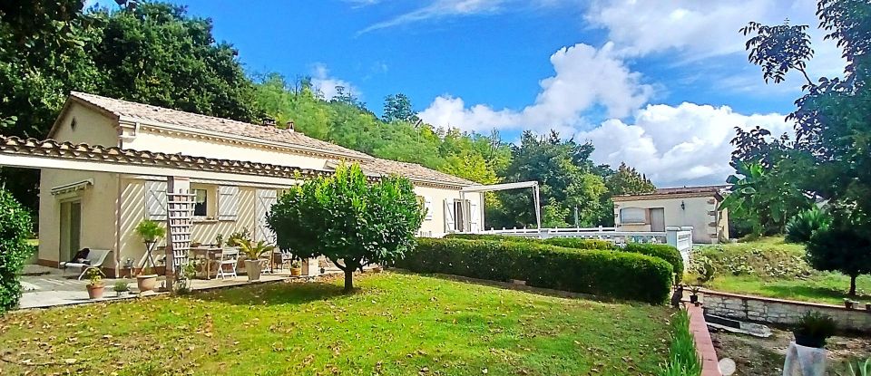 Traditional house 5 rooms of 137 m² in Moissac (82200)