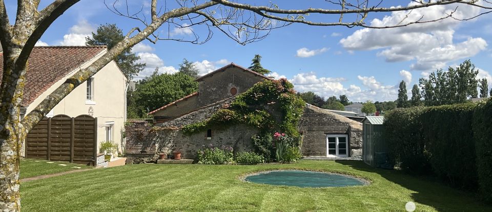 Maison traditionnelle 6 pièces de 163 m² à Mouilleron-Saint-Germain (85390)