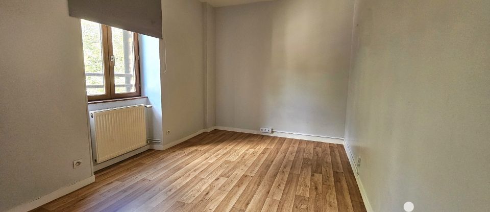 Maison 5 pièces de 218 m² à Saint-Agnant-de-Versillat (23300)