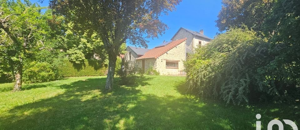 Maison 5 pièces de 218 m² à Saint-Agnant-de-Versillat (23300)