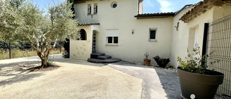 Traditional house 5 rooms of 157 m² in Suze-la-Rousse (26790)