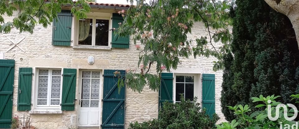 Village house 7 rooms of 164 m² in La Rochénard (79270)