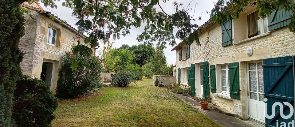 Village house 7 rooms of 164 m² in La Rochénard (79270)